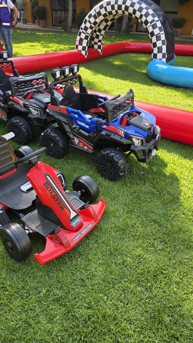 Atracciones al límite de Fiesta Party Rental en un evento en San Luis Potosí — foto 1