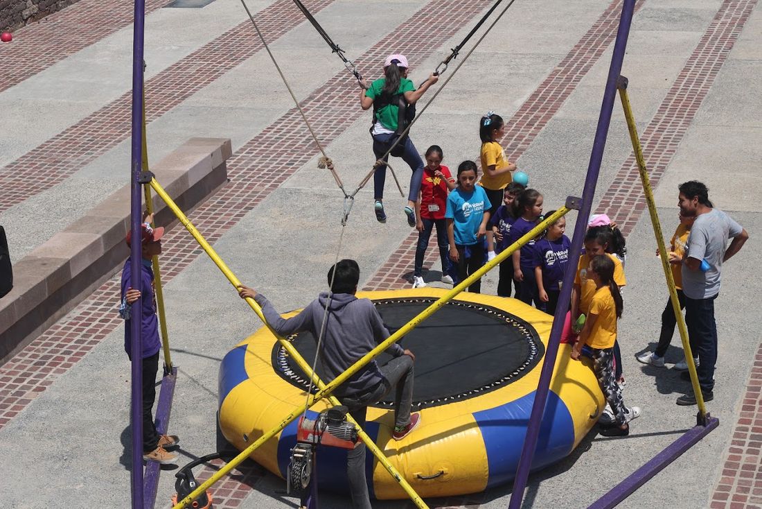 Atracciones al límite de Fiesta Party Rental en un evento en San Luis Potosí — foto 12