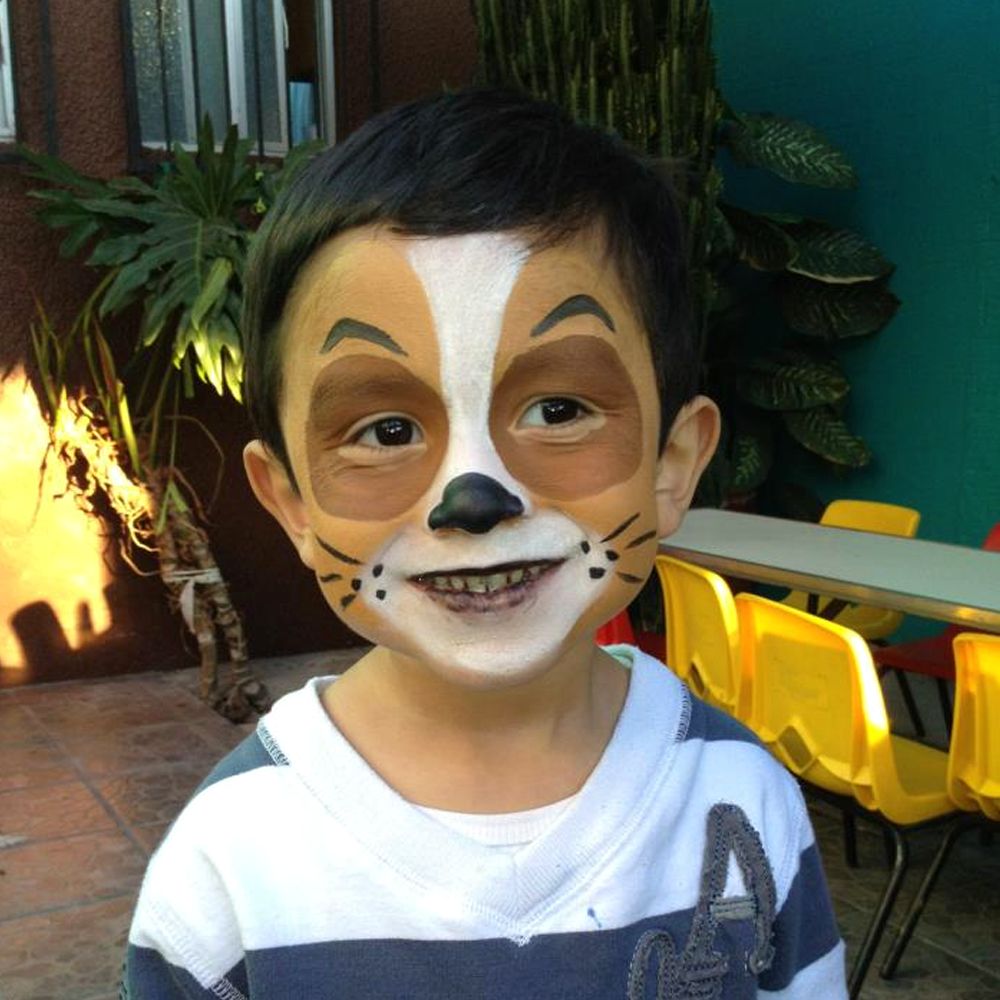 Caballetes y pintacaritas de Fiesta Party Rental en un evento en San Luis Potosí — foto 1