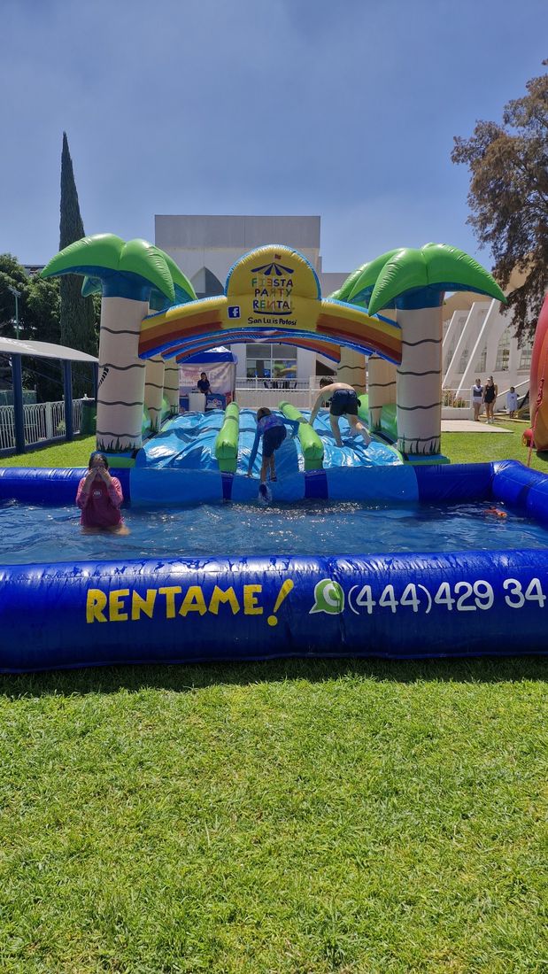 Inflables de Fiesta Party Rental en un evento en San Luis Potosí — foto 6