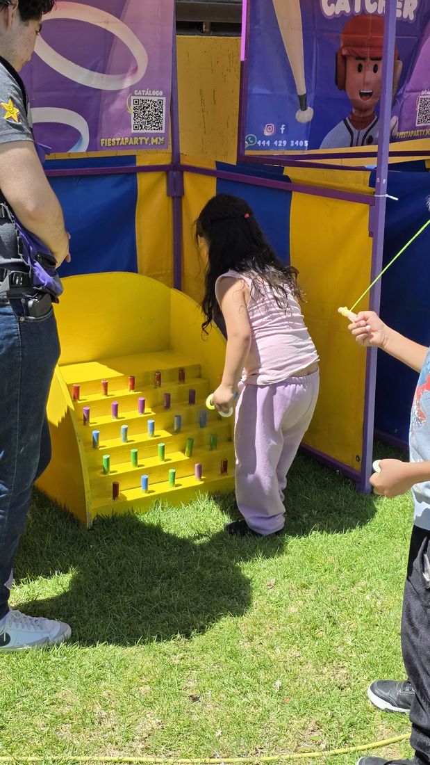 Juegos de feria de Fiesta Party Rental en un evento en San Luis Potosí — foto 1
