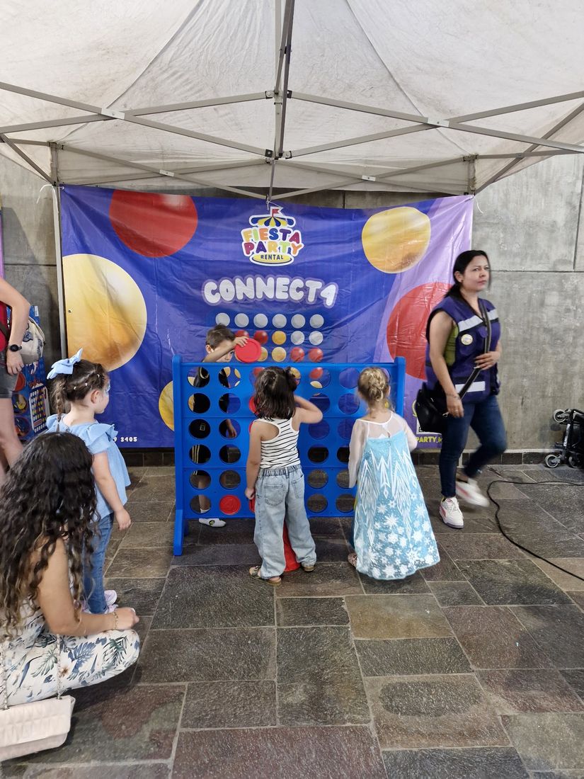 Juegos de feria de Fiesta Party Rental en un evento en San Luis Potosí — foto 5