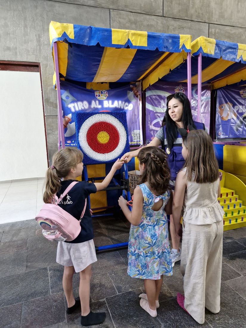Juegos de feria de Fiesta Party Rental en un evento en San Luis Potosí — foto 6