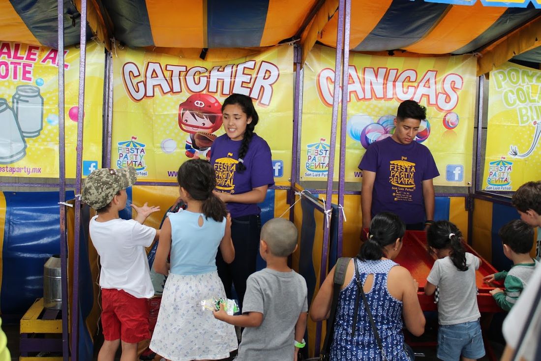 Juegos de feria de Fiesta Party Rental en un evento en San Luis Potosí — foto 8